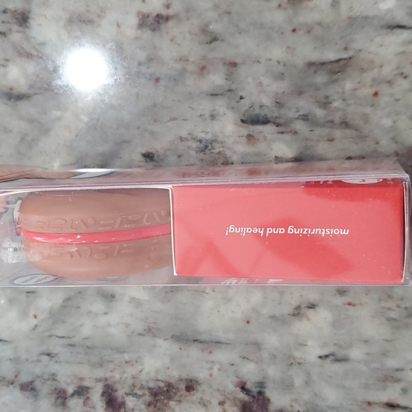 Hello Kitty Macaron Lip Balm "Red Velvet" - Picture 3 of 5